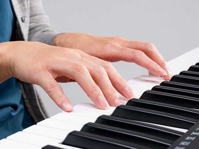 YAMAHA PSR E283 keyboard
