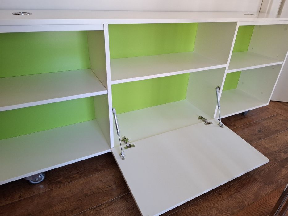 Movel com rodas e luz