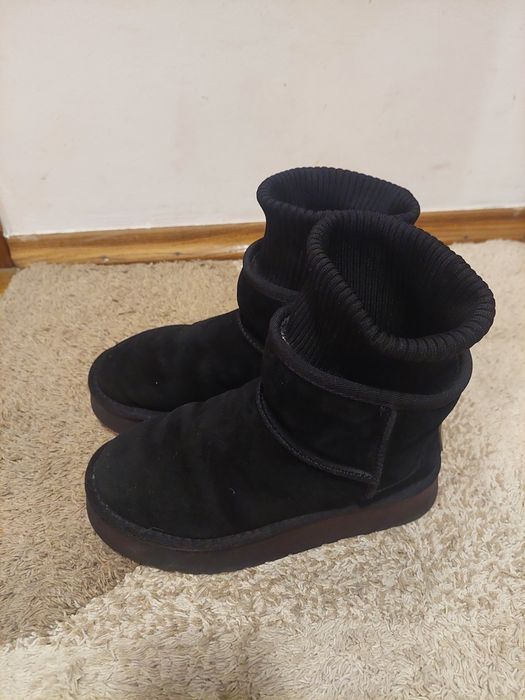 Дуже гарні та теплі уги, натуральна замша, 36 розмір