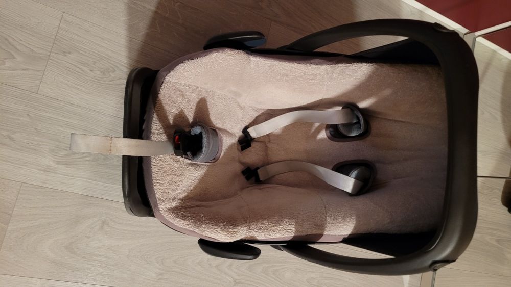 Fotelik samochodowy 0-13 kg - łupina - MAXI COSI + baza