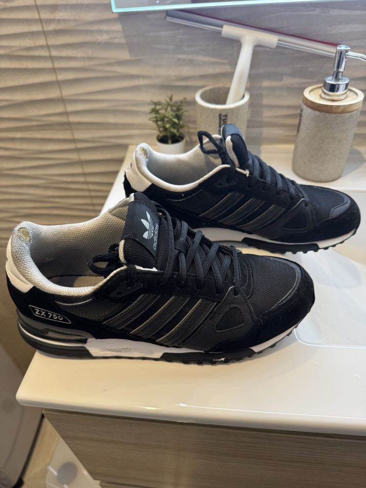 Tenis Adidas n42