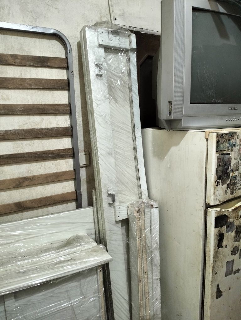 cama de solteiro com estrado e sem colchão