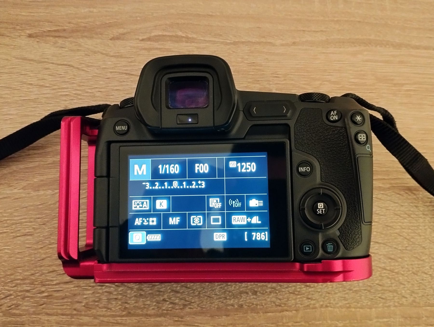 Canon R (mirrorless) + 2 baterias + l-bracket - como nova