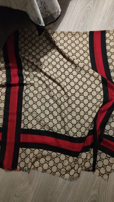 Chusta szal logo G G