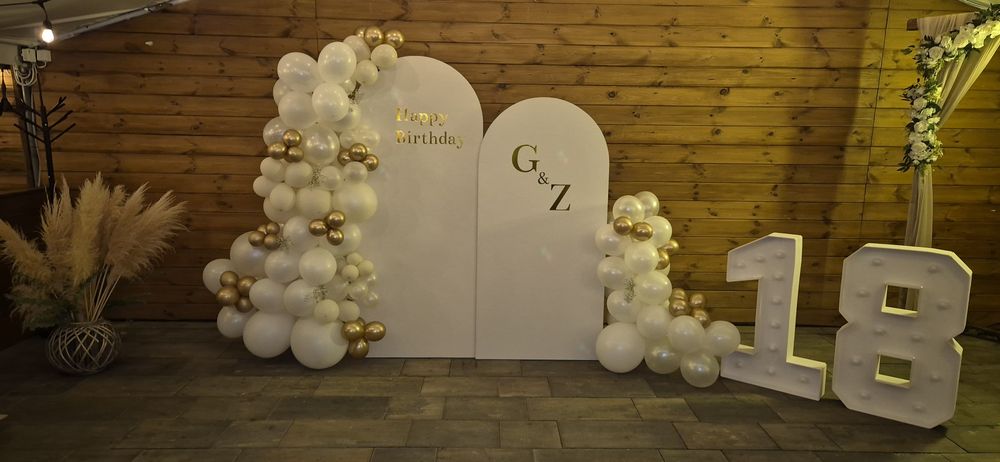 Ścianka dekoracyjna  łuk na imprezę np 18 urodziny