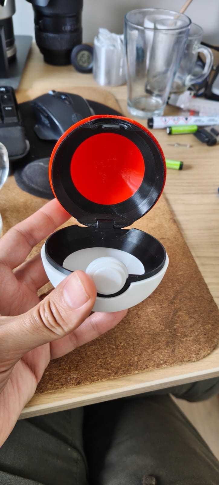 Pokebola, tamanho real e funcional