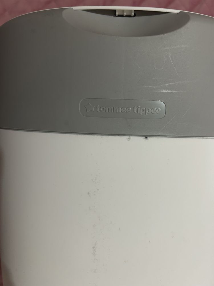 Caixote lixo tommee e tippee com 50 metros de saco e tres recargas……..