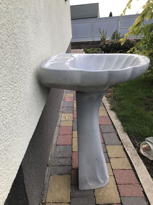 Умивальникн  новий