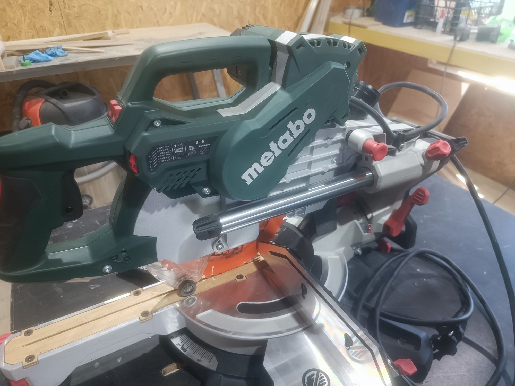 Торцювальна пила Metabo KGSV 72 Xact