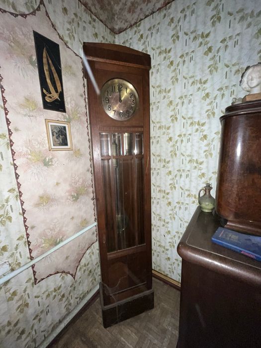 Продам антикварний підлоговий годинник