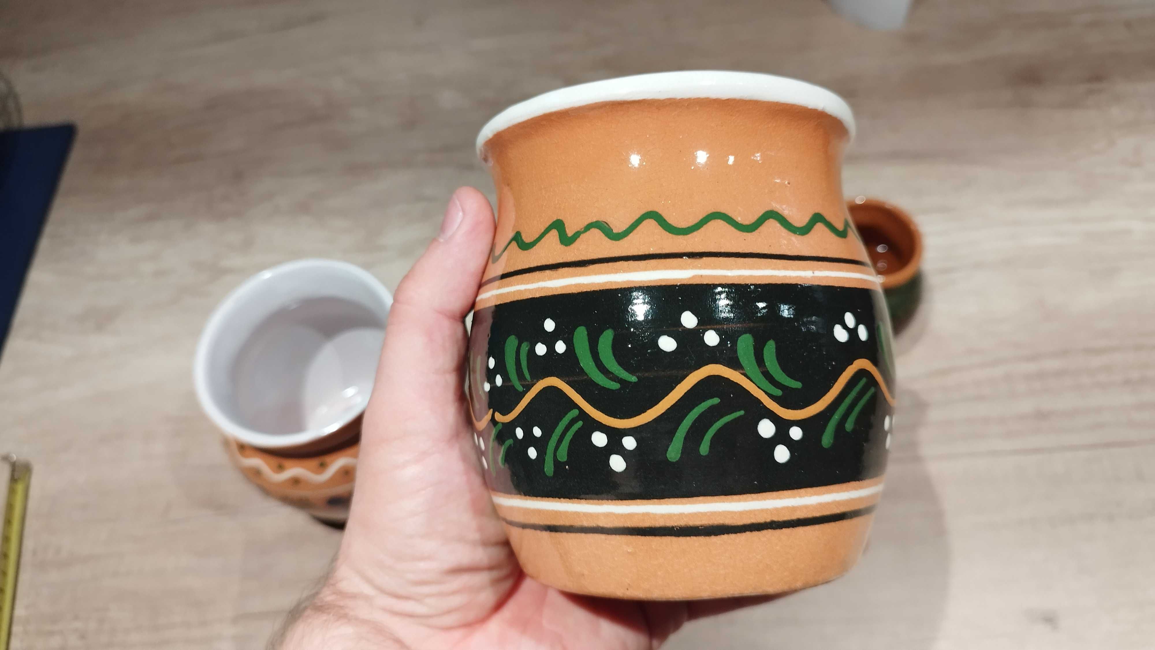 Zestaw trzech ceramicznych dzbanów, PRL