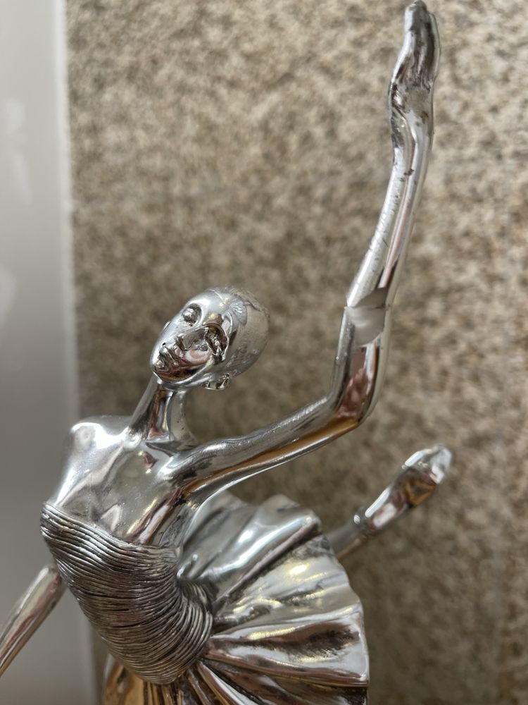 Bailarina decorativa em prateado