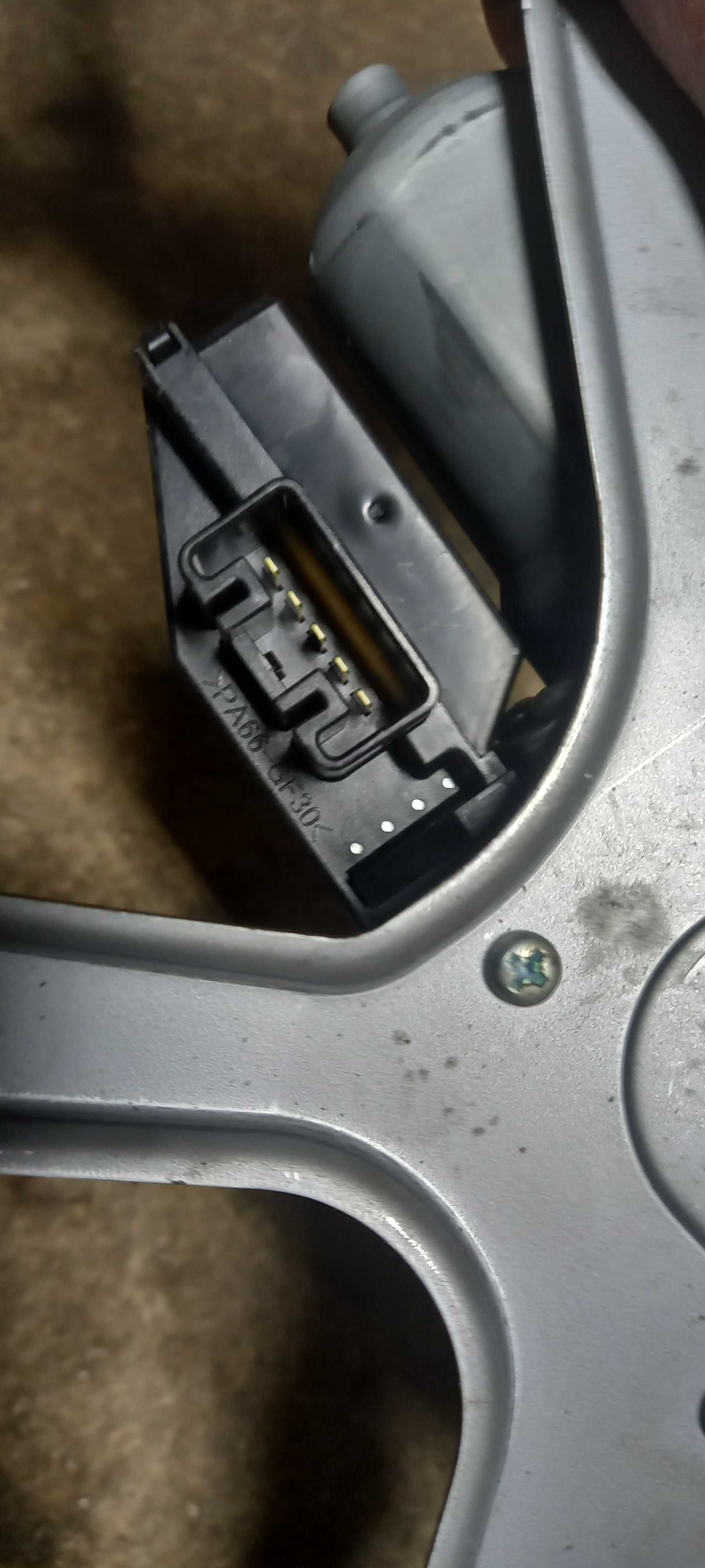 Мотор стеклоочистителя заднего стекла Toyota Rav4 2013 год.