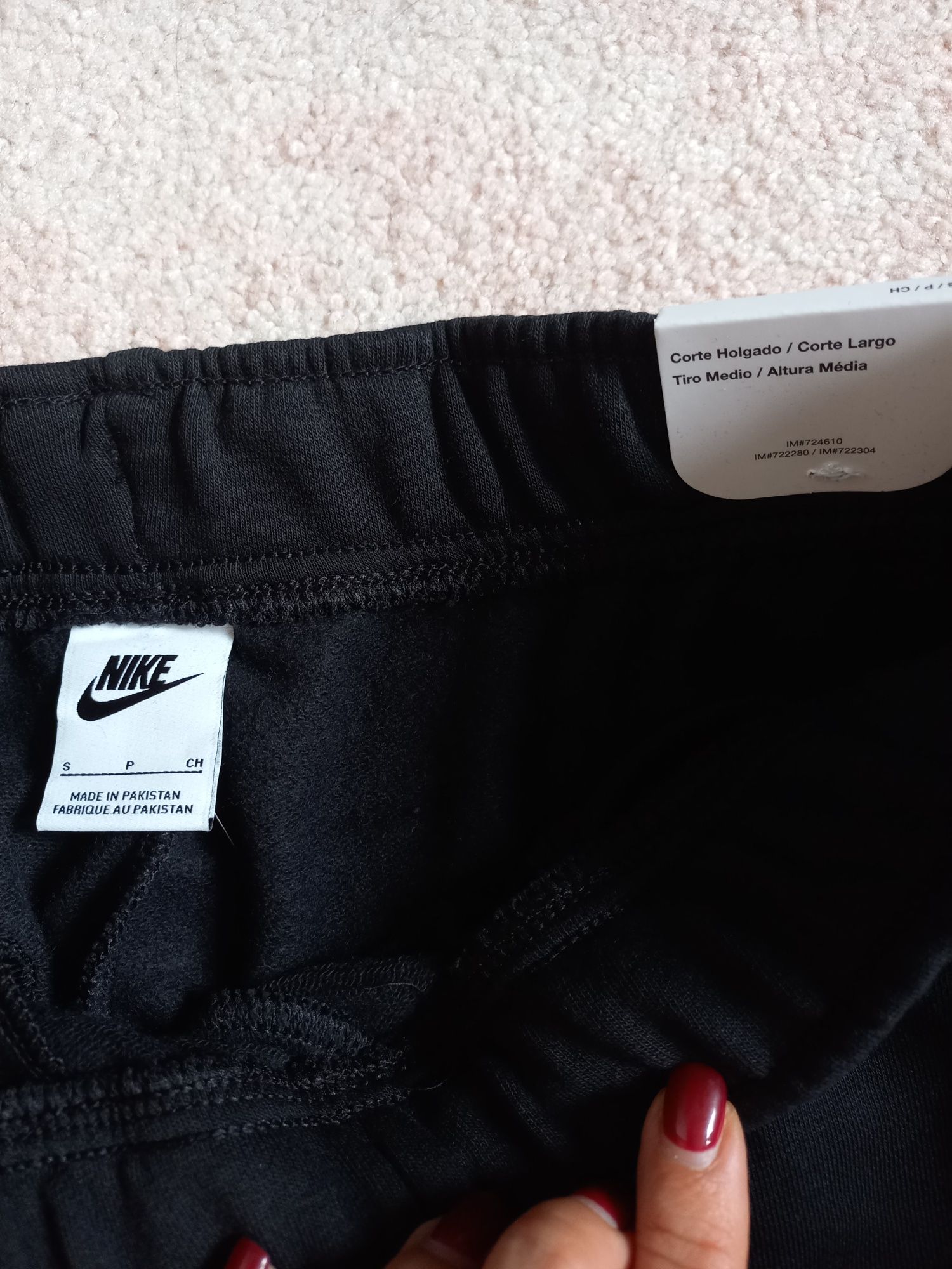 Спортивные штаны Nike женские размер S новые