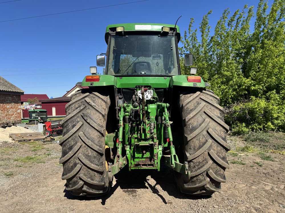 Трактор John Deere 7700