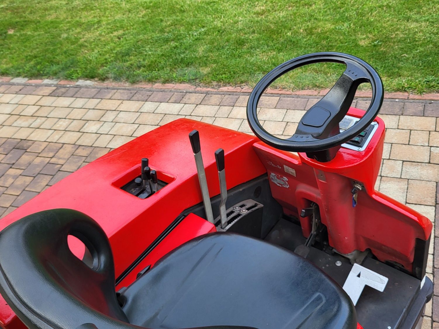 Zamiatarka OTTO H TOP spalinowa, z wysypem hydraulicznym [nie KARCHER]
