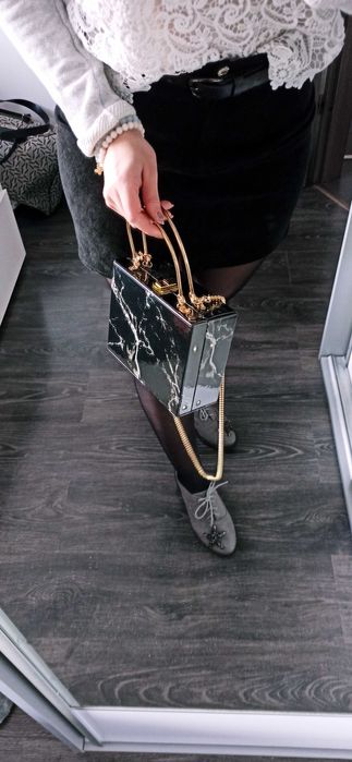 PREZENT Czarna torebka damska NA SYLWESTRA kuferek box marmurek