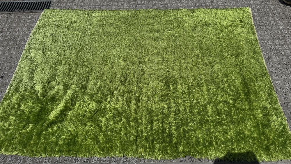 Tapete pelo comprido verde - excelente estado