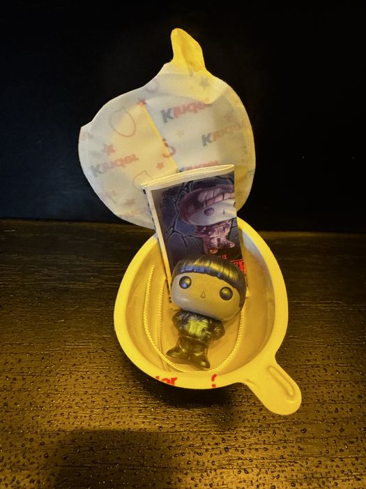 Фігурки kinder joy "stranger things" вілл та вілл з потойбіччя