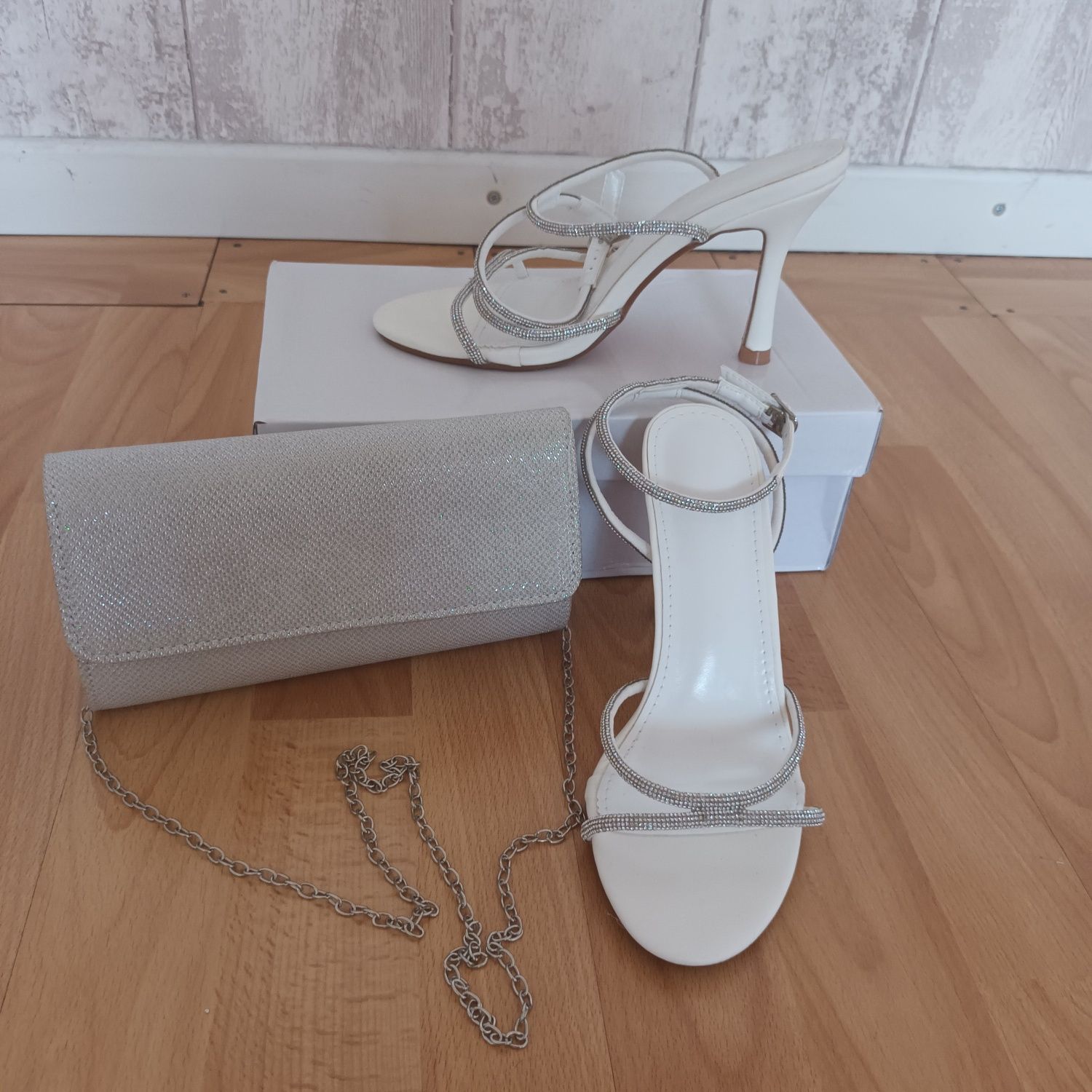 Sandalias e carteira