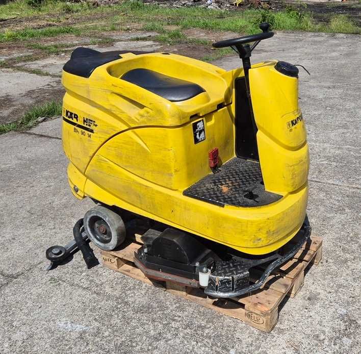 Szorowarka myjka elektryczna do podłóg powierzchni Karcher Br 140 R