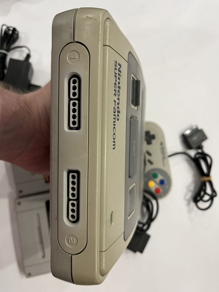 Konsola Super Famicom plus pady