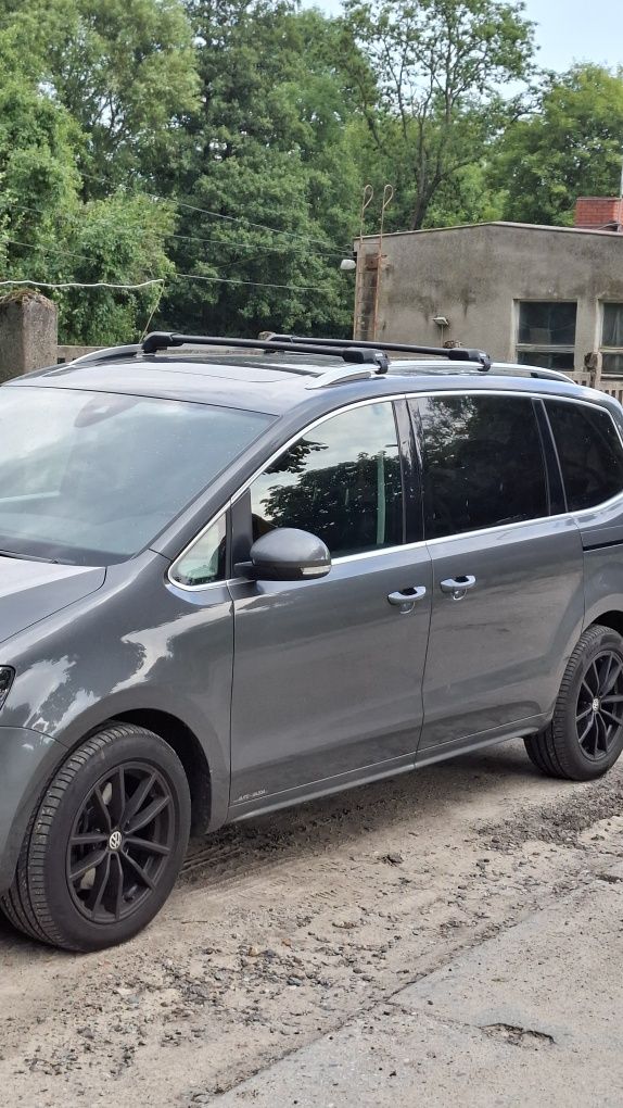 Bagażnik dachowy Thule Edge Black belki dachowe Thule Sharan