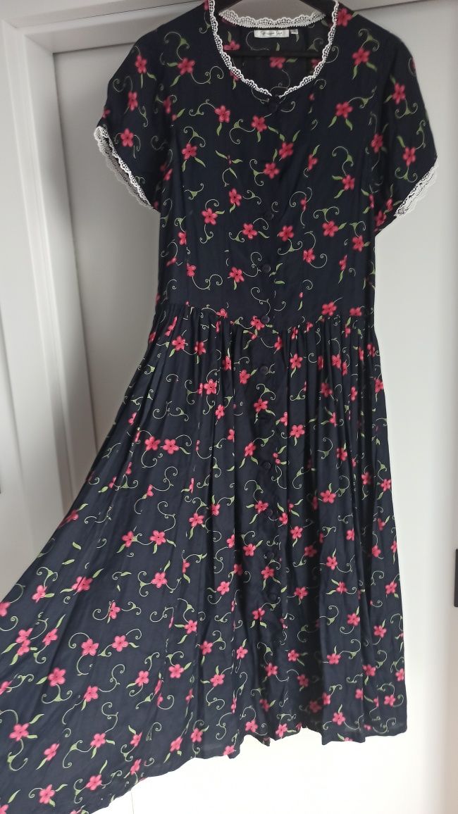 Sukienka w kwiaty MIDI vintage rozkloszowana taliowana