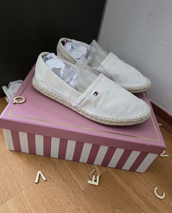 Tommy HilfigerEspadryle Basic Tommy Flat Espadrille damskie
Espadryle