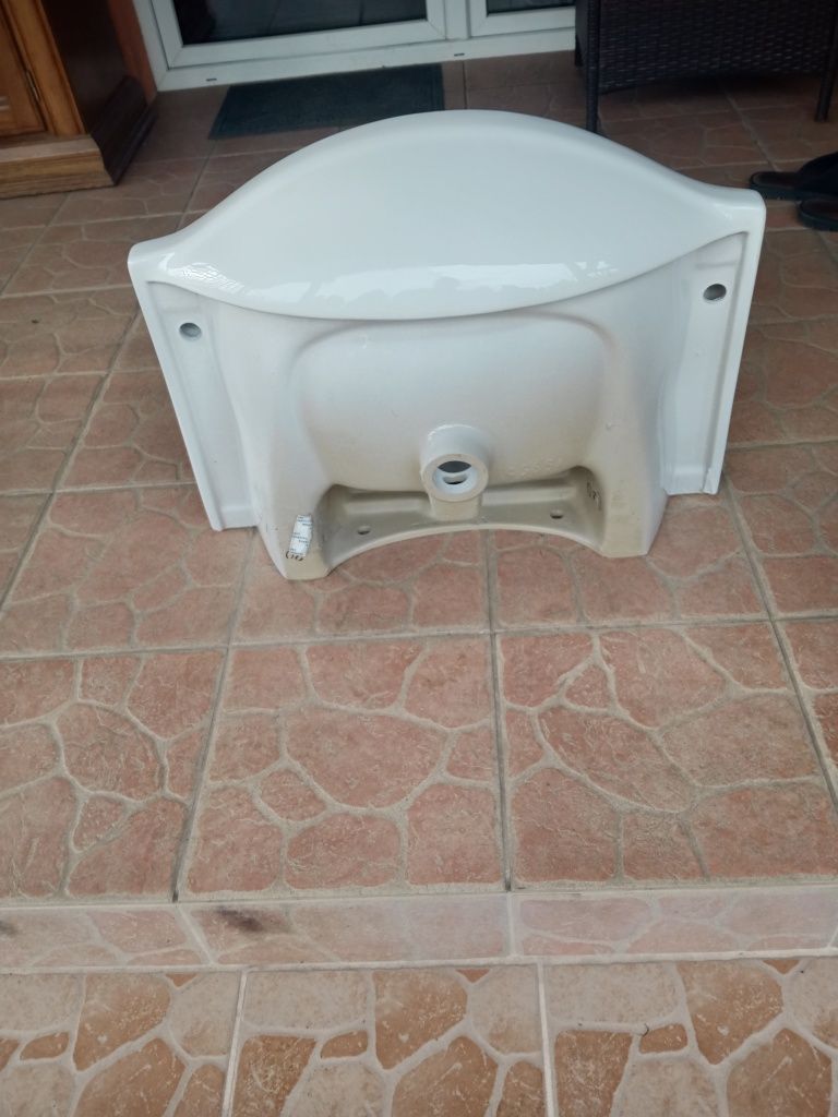 Umywalka łazienkowa ceramiczna