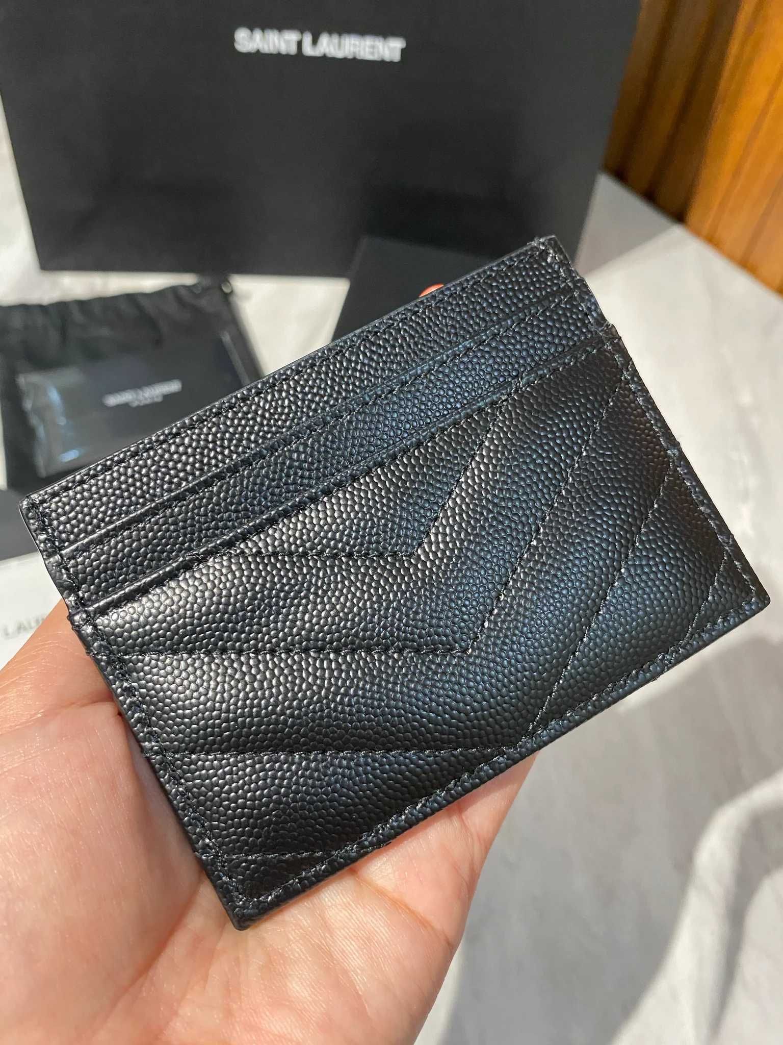 YSL Card Holder – Czarna Skóra ze Złotym Logo