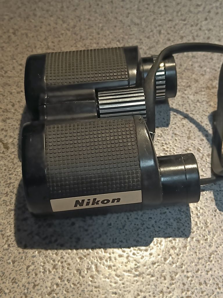 Binóculos Nikon 8x24