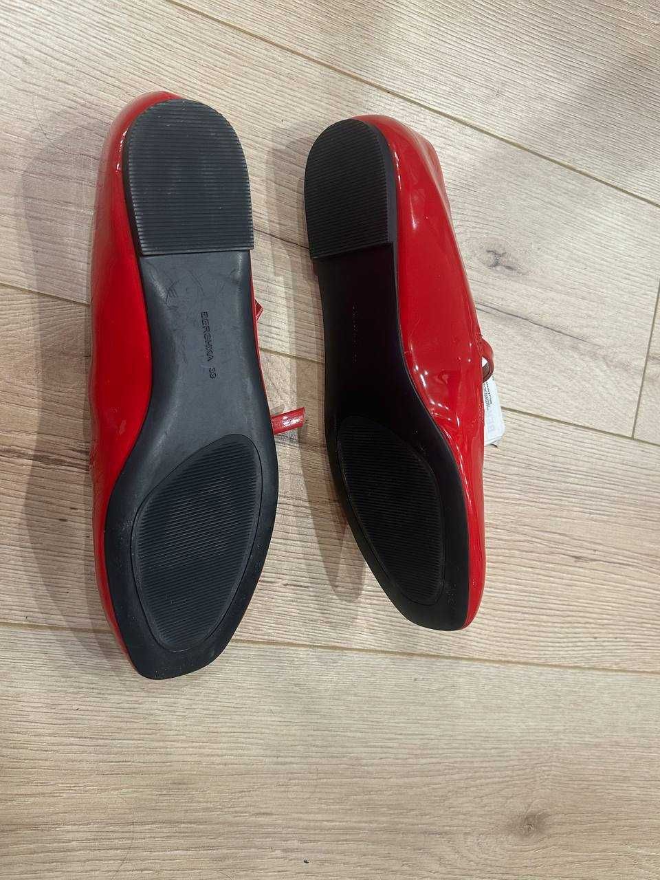 Балетки червоні Bershka