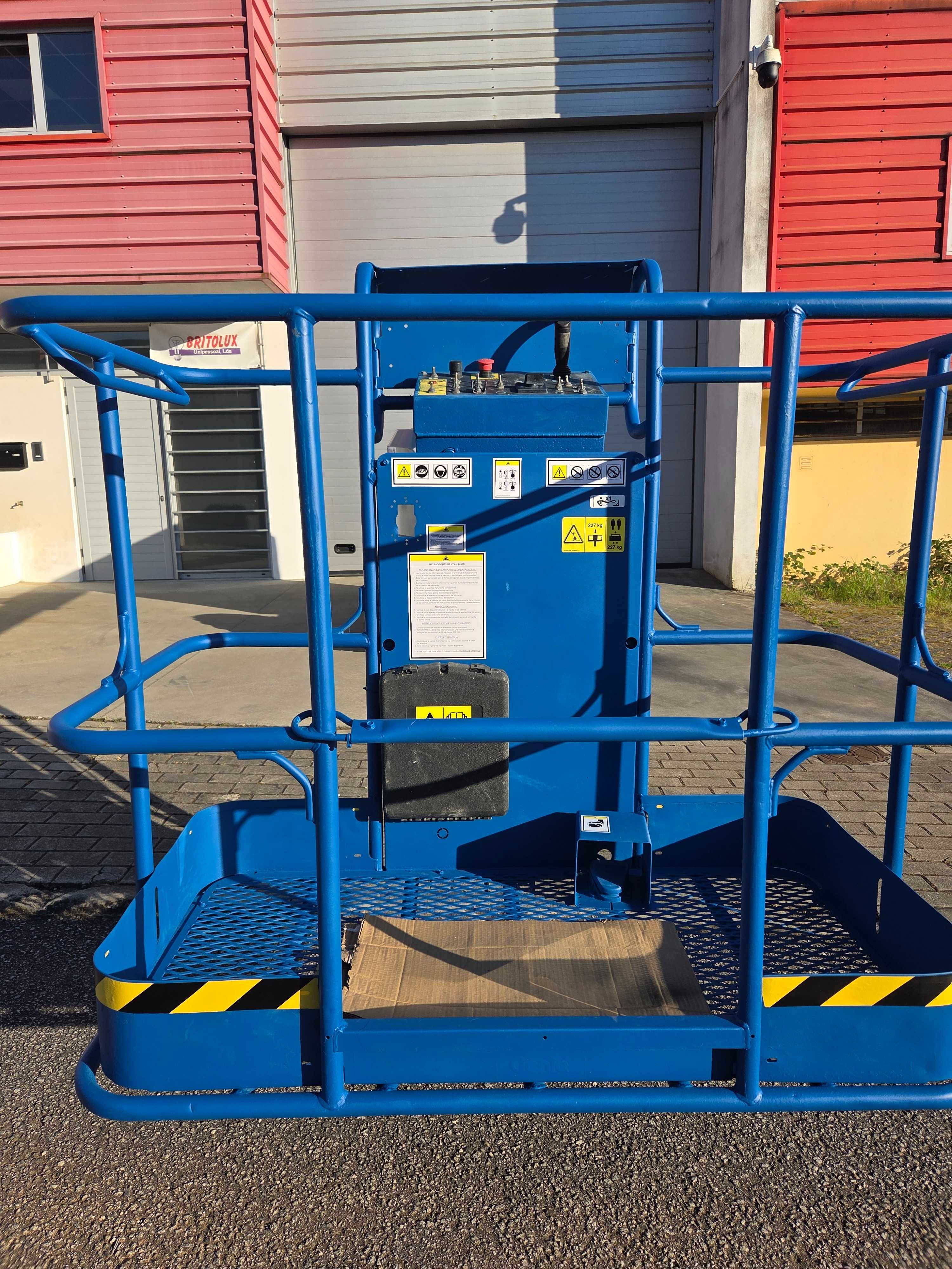 Plataforma elevatória articulada Genie Z34.22