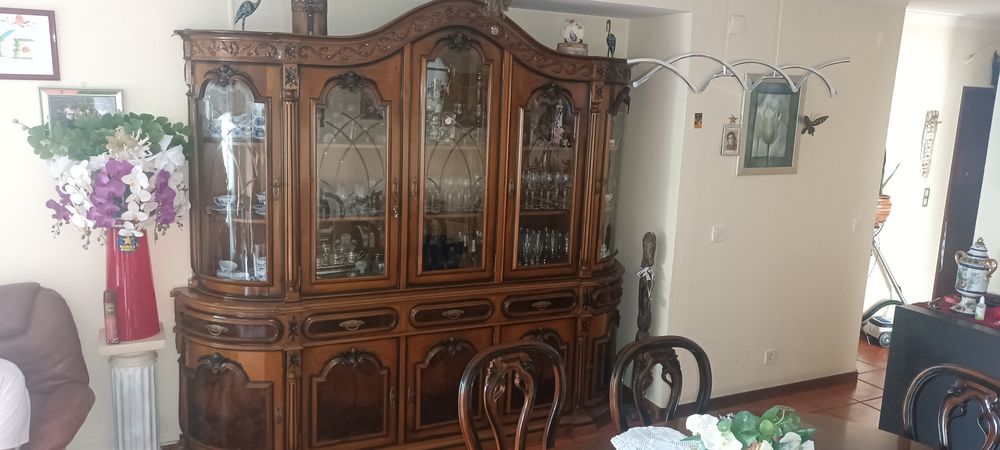 Mobilia de sala em nogueira