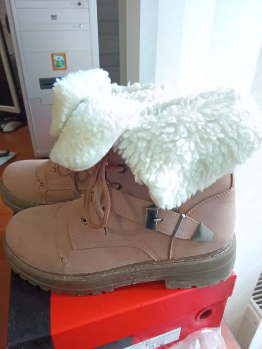 Жіночі зимові теплі сапоги-ботінкі