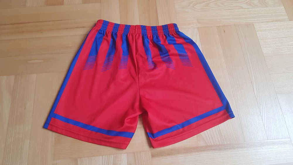 Spodenki sportowe rozmiar 134