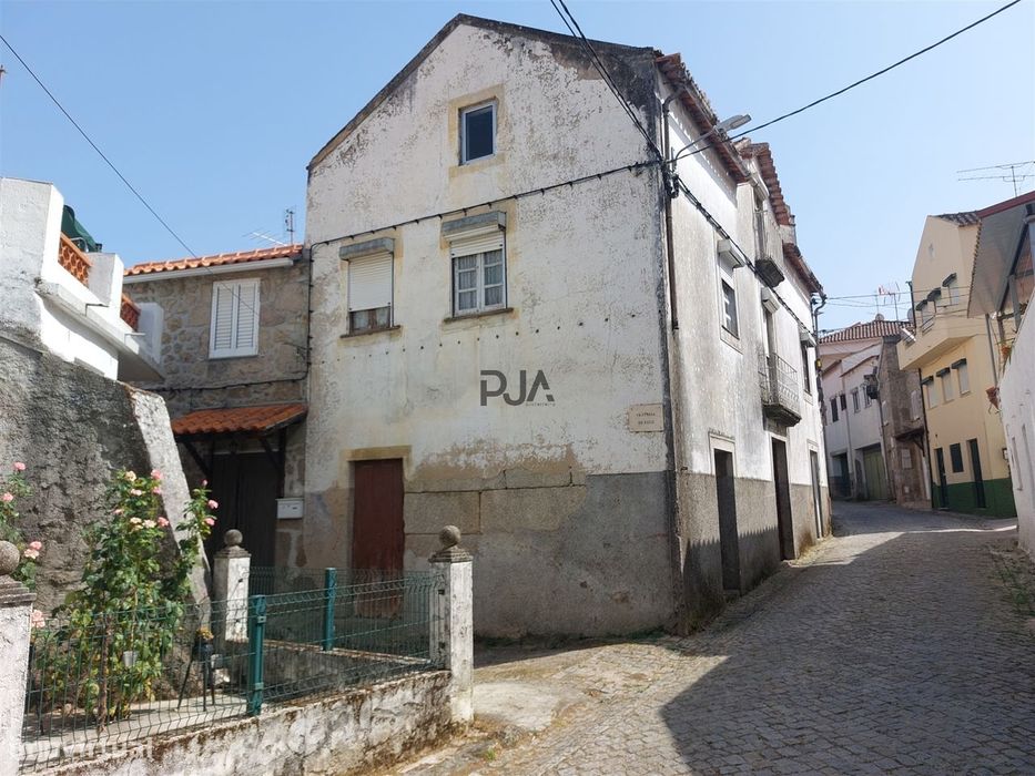 Moradia T2 para remodelar em São Paio, Gouveia