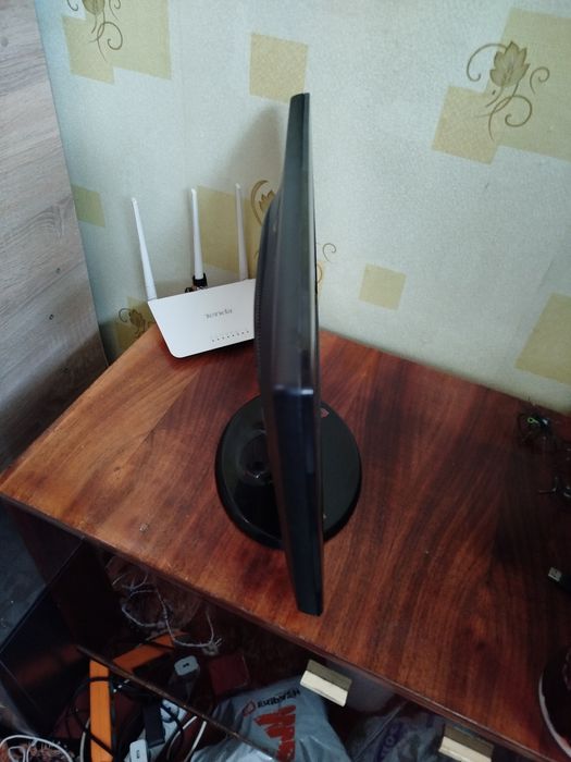 Монитор LG W1943C + кабели