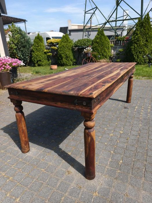 Orientalny/kolonialny stół z litego egzotycznego drewna
