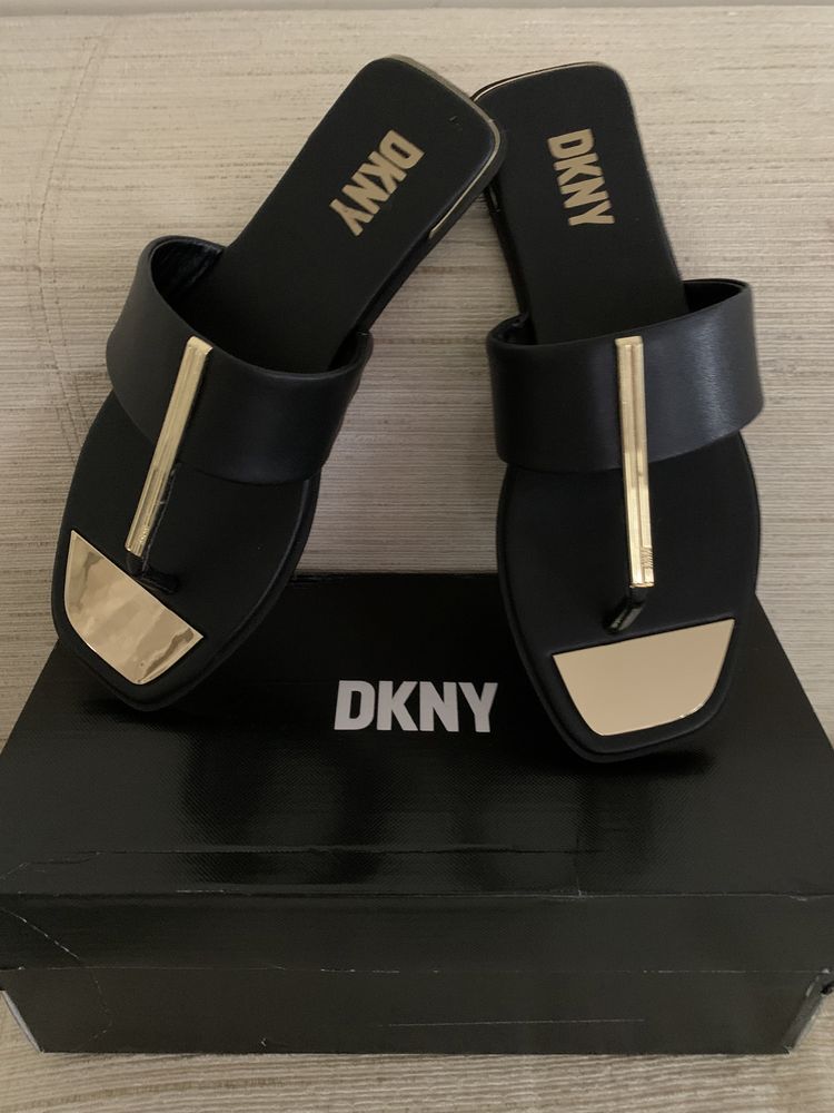 Шлепки DKNY