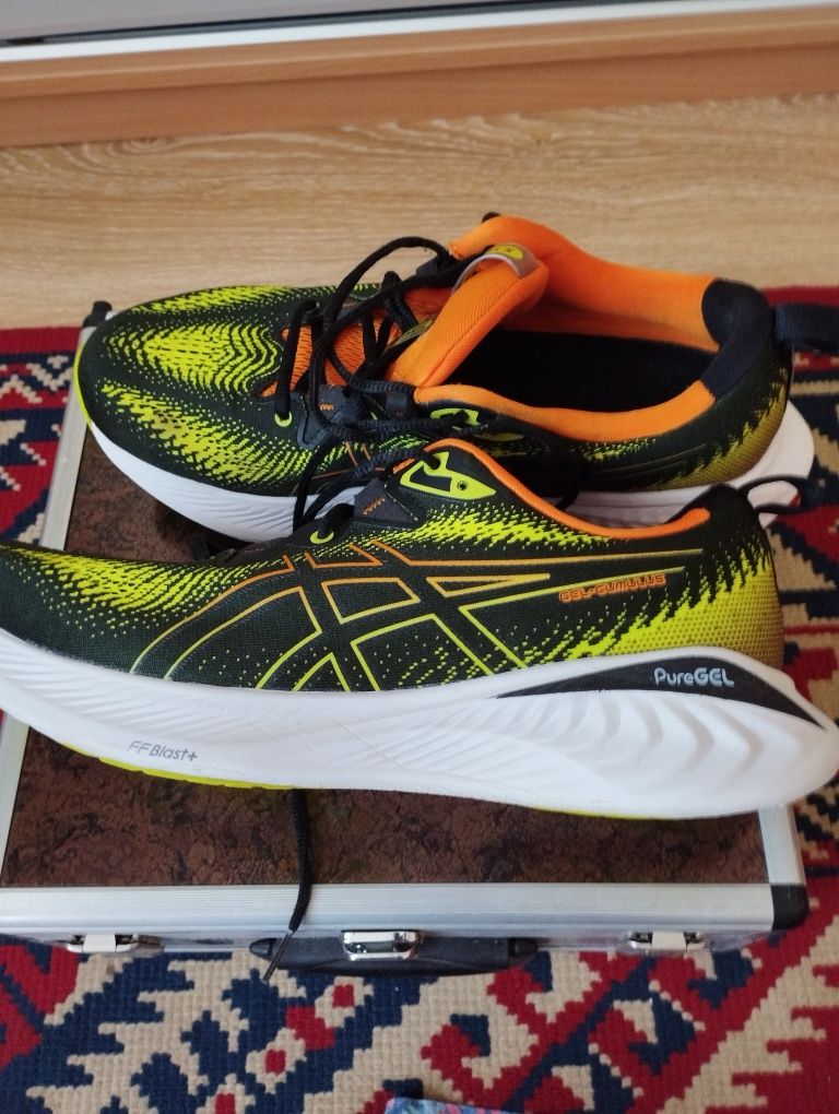 Кросівки чоловічі ASICS.