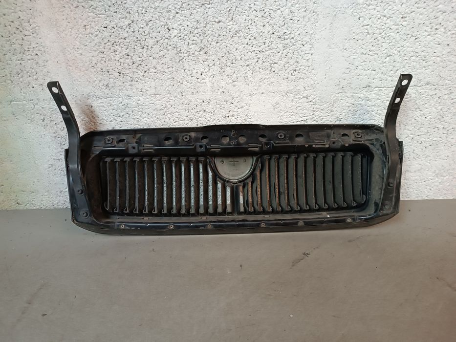 Vendo grelha de frente scoda Octavia ano 2000/03