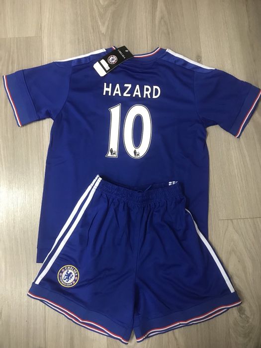 Розпродаж футбольних форм для дітей