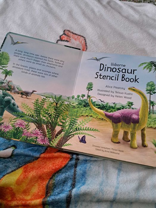 Dinosaur stencil book usborne książka dla dzieci po angielsku