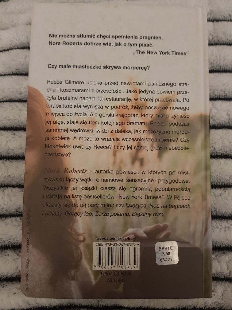 Ciemna strona księżyca. Nora Roberts
