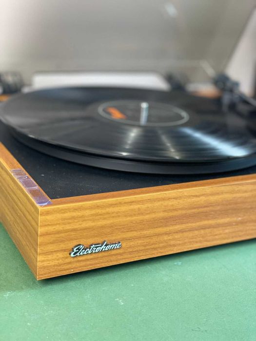 Програвач вінілу, виниловый проигрыватель Electrohome
