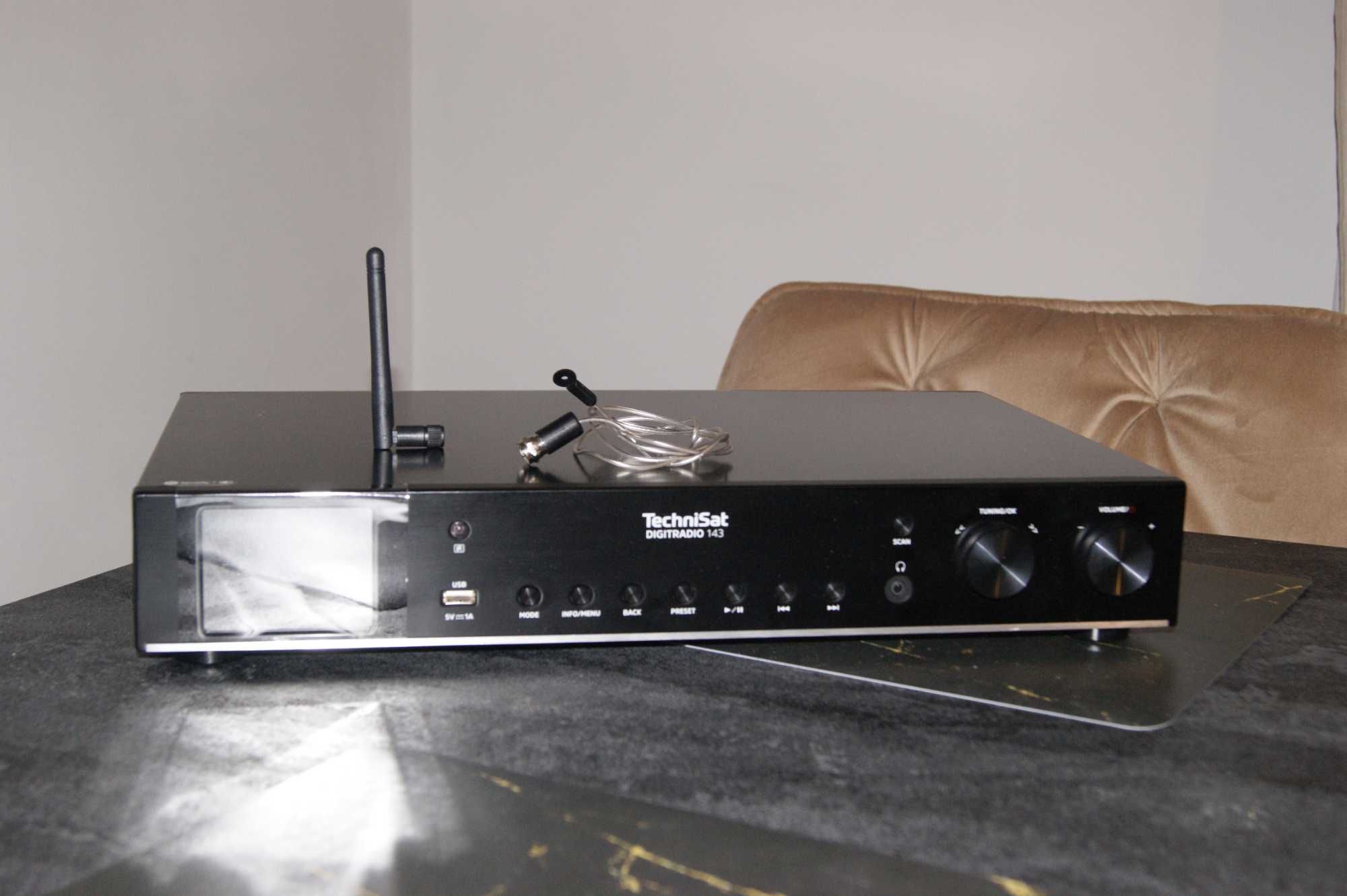 Radioodtwarzacz Digitradio 143 V3 czarne NOWE.