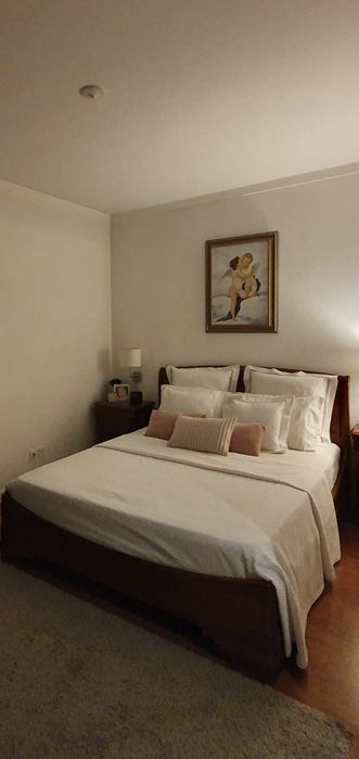 Cama de casal em cerejeira maciça + estrado