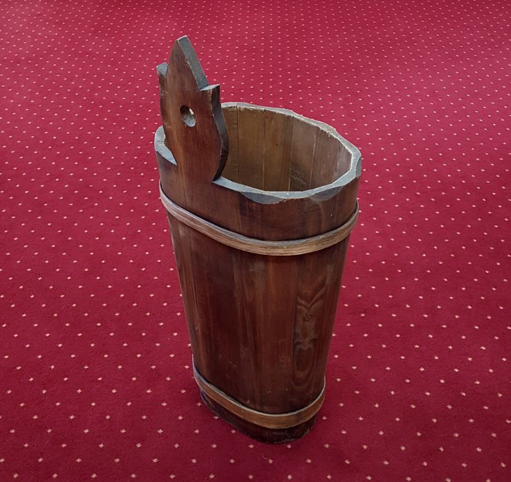 Zabytkowy parasolnik zdobiony malaturą - Schwarzwald